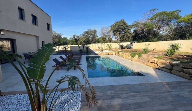 Villa pool jacuzzi