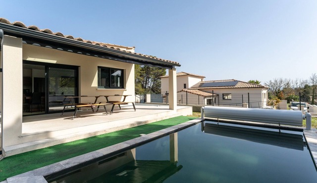Villa 'Sérénity 10 Pers Maxi' with Wi-Fi, Private Pool, Terrace, and Air Conditioning