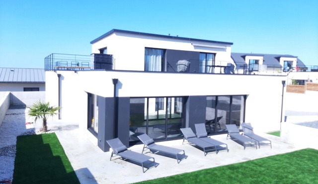 Villa Ty Varcq Avec Piscine Intérieure et vue mer