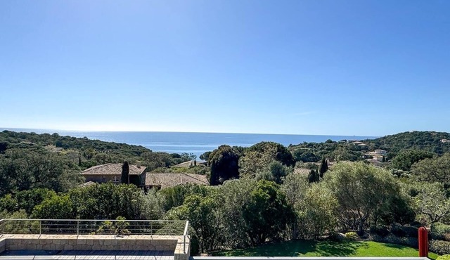 Villa with panoramic sea view and beach within walking distance Private estate in Punta d'Araso