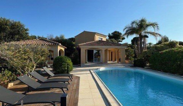 Villa with pool just a few minutes from the sea