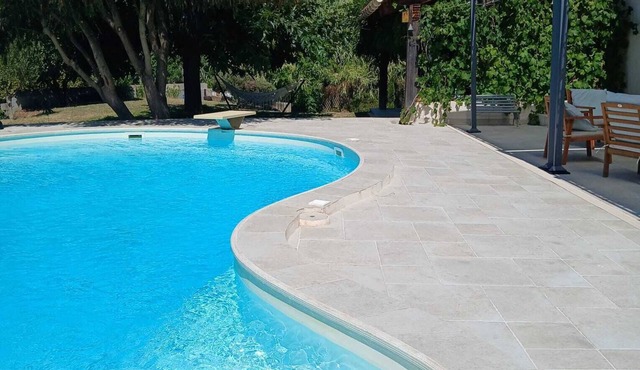 Villa with pool, sleeps 13, 10 min from the beach