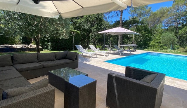 Villa with private heated pool in a lovely domain, air-conditioning, next golf