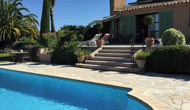 Villa with sea view and pool near Valbonne