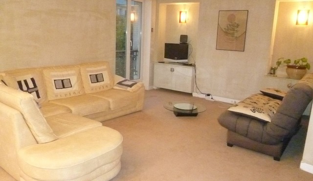 Voltaire. 62m2 apartment with parking.