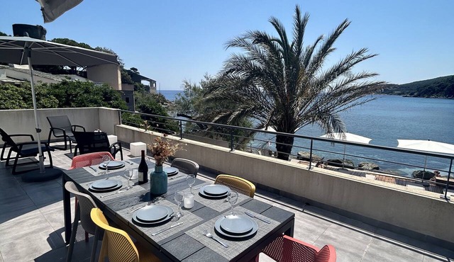 Waterfront terrace flat - Breathtaking sea view -