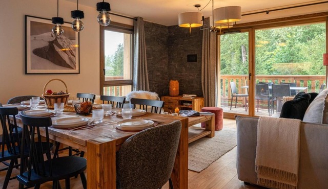 Wifi, 100m from shops, view mountain, fitness, swimming pool, sauna, hammam, terrace, balcony