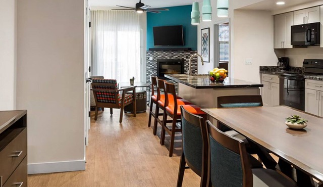Winter Getaway Resort 2BR Condo Sleeps 6 Jan 1–8 On Golf Course