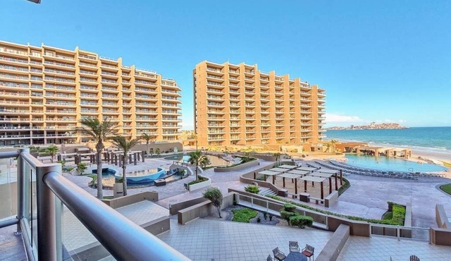 Your Oceanfront Oasis: Low Floor Spacious 1BR with King Bed & Ocean Front Views