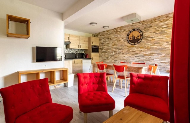 150m from resort center, 5th floor, swimming pool, sauna, balcony, ski locker, 73m², Les Orres