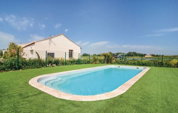 2 bedroom accommodation in Le Sambuc