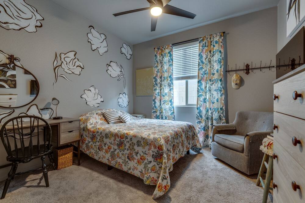 Photo of Bedroom in Montecito in Estrella