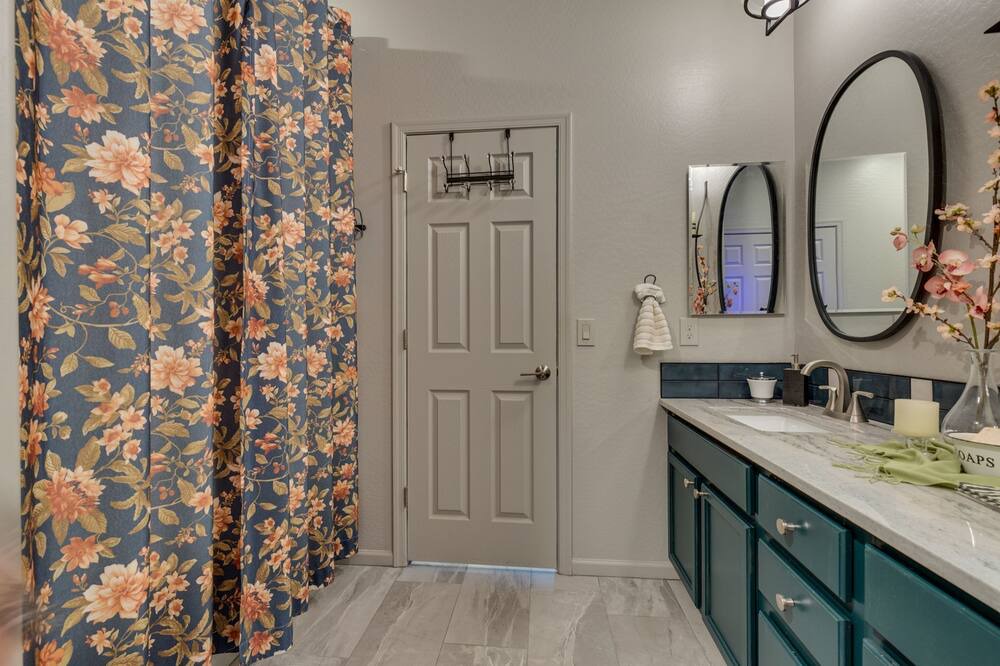Photo of Bathroom in Montecito in Estrella