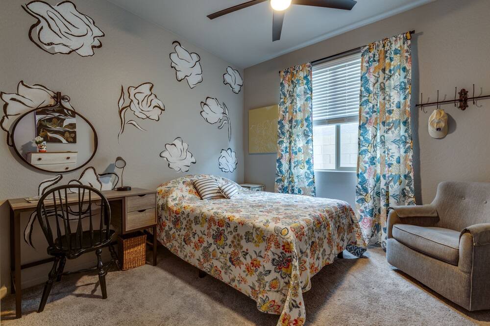 Photo of Bedroom in Montecito in Estrella