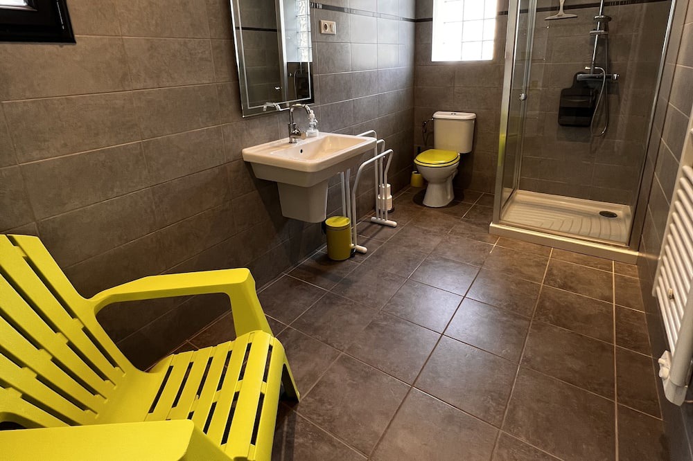 Photo of Bathroom in Levie