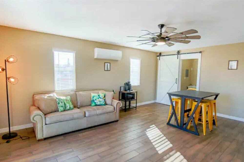 Photo of Livingroom in Surprise