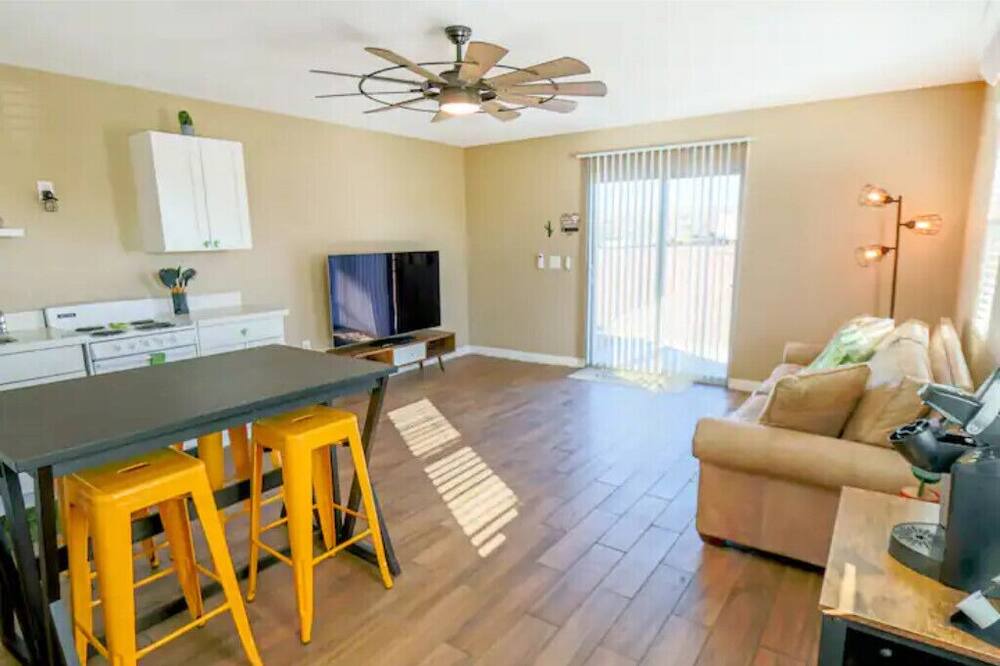 Photo of Livingroom in Surprise