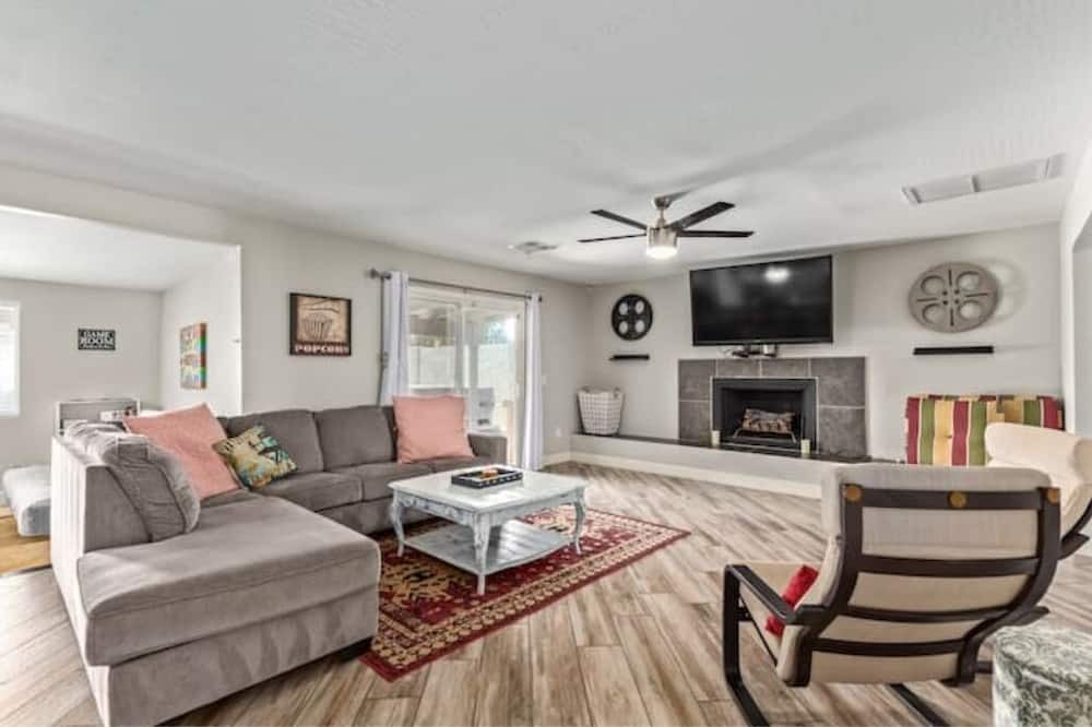 Photo of Livingroom in Chandler