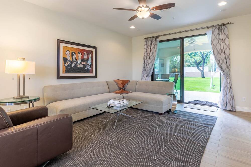 Photo of Livingroom in Central Scottsdale