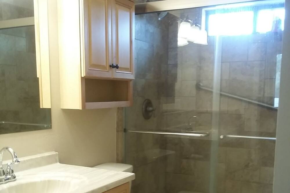 Photo of Bathroom in Williamson