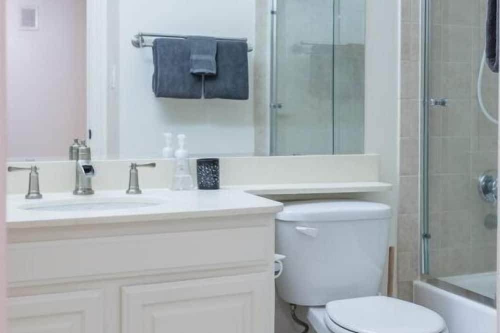 Photo of Bathroom in Clearview