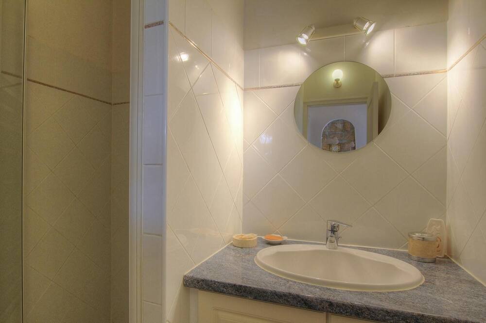 Photo of Bathroom in Isolella