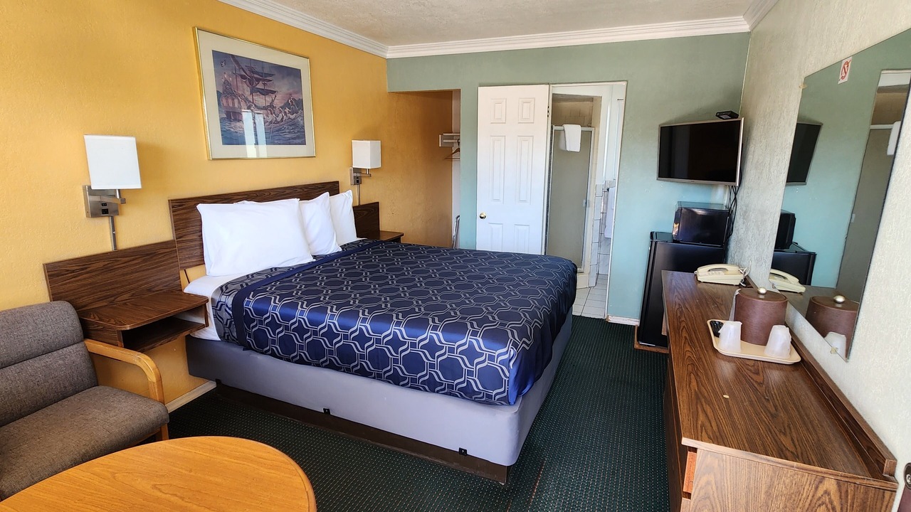 Photo of Bedroom in Needles