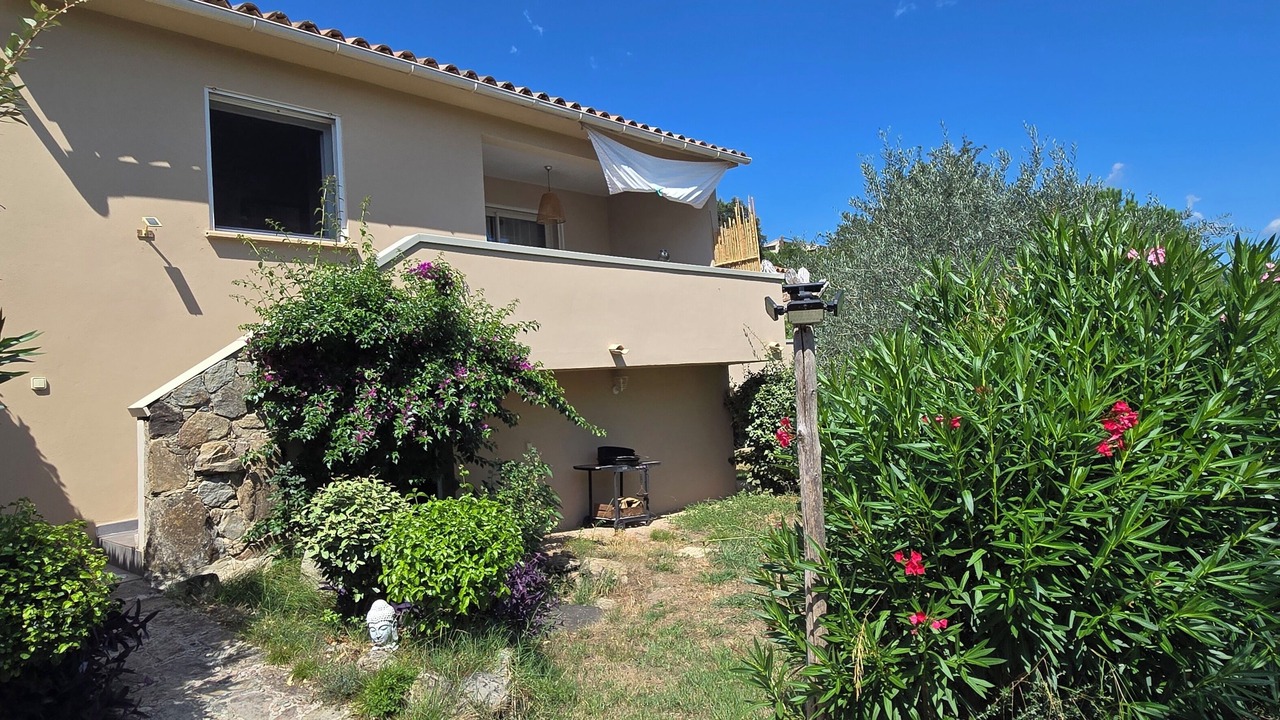 Photo of Patio Balcony in Prunelli-di-Fiumorbo