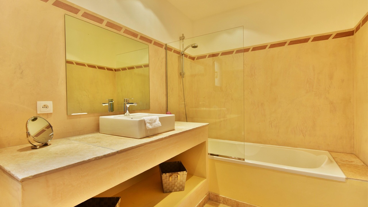 Photo of Bathroom in Cirendinu