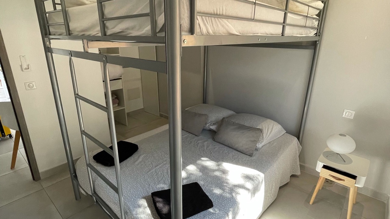 Photo of Bedroom in Cirendinu
