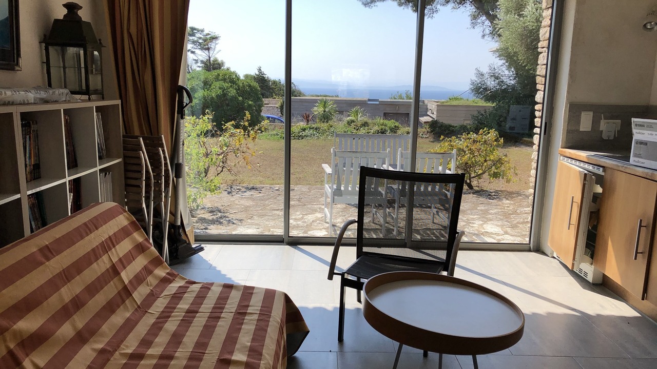Photo of Livingroom in Bonifacio