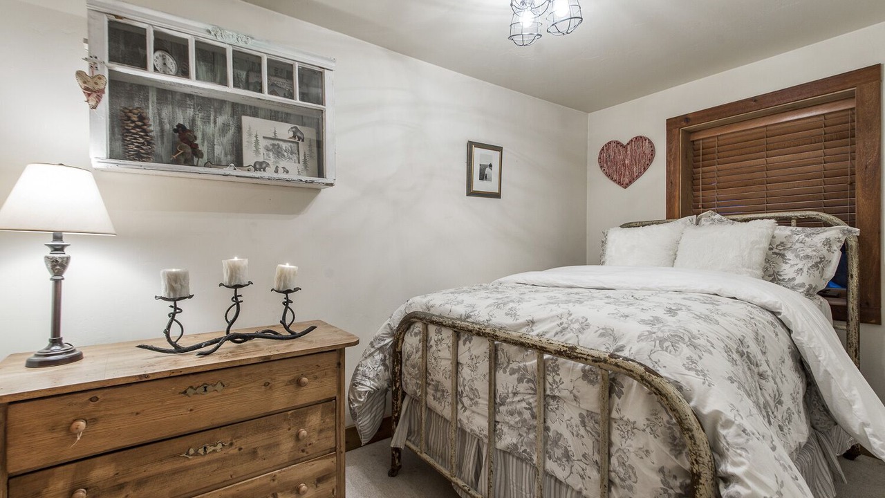Photo of Bedroom in Sundance