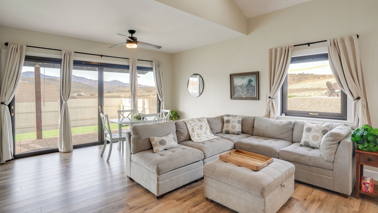 Photo of Livingroom in Dewey-Humboldt