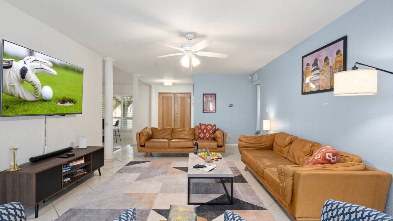 Photo of Livingroom in Paradise Valley Village