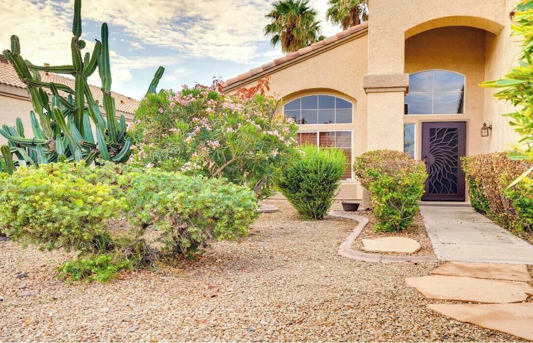Photo of Outdoor in Garden Lakes