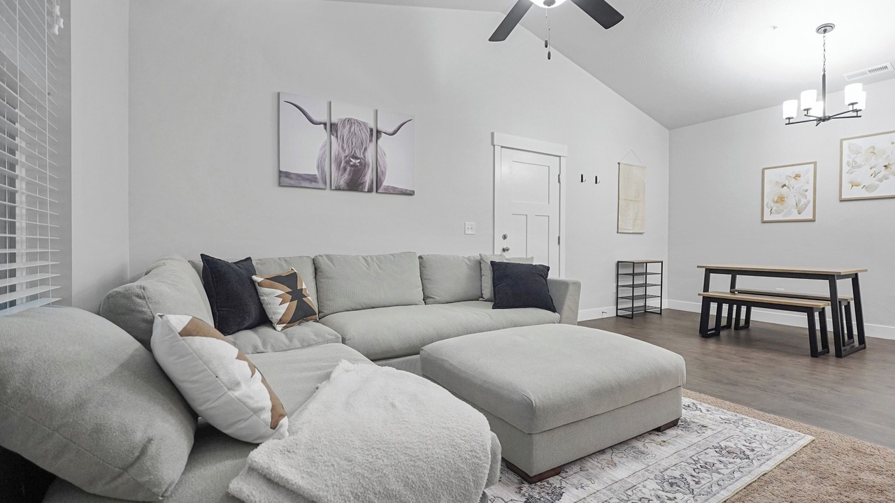 Photo of Livingroom in Lehi