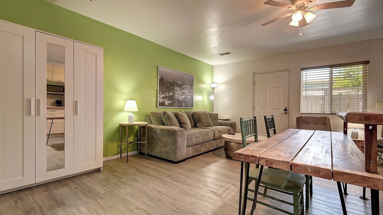 Photo of Livingroom in Camelback East