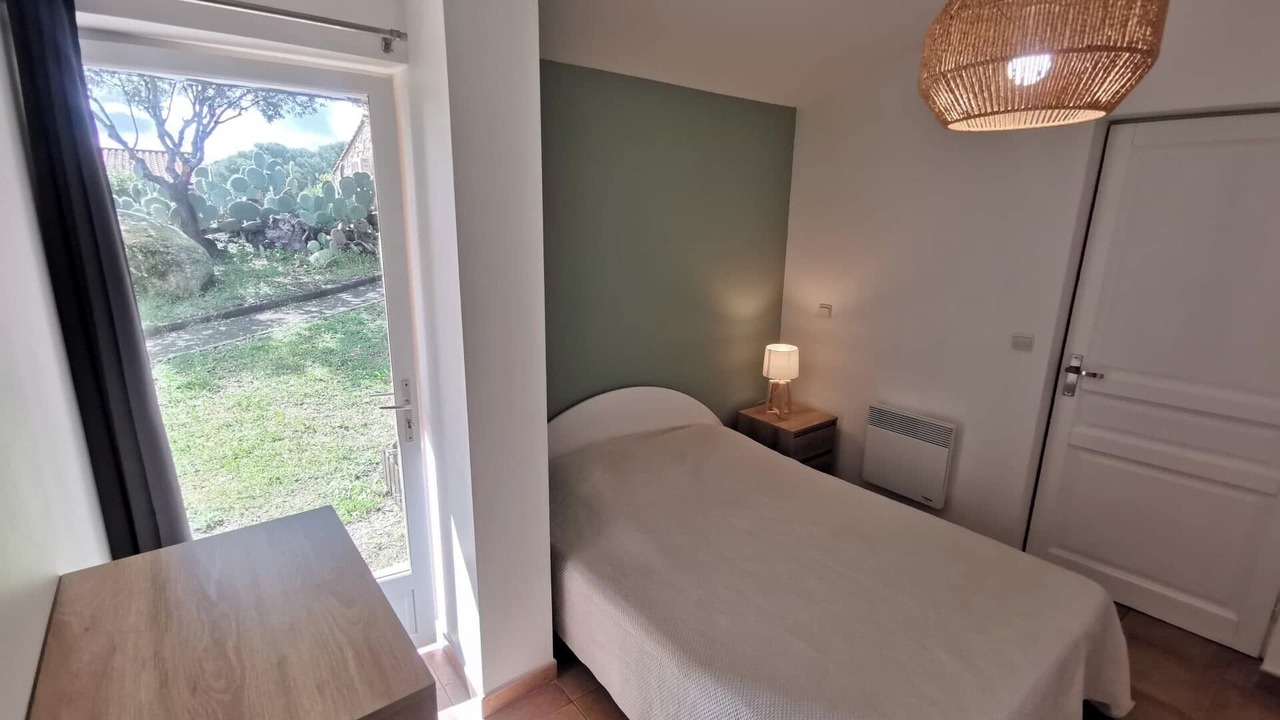 Photo of Bedroom in Serra-di-Ferro