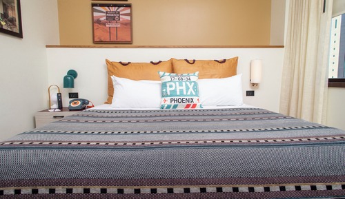 Basic Room, 1 King Bed