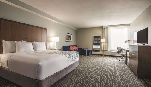 Deluxe Room, 1 King Bed, Accessible (Mobility Accessible)