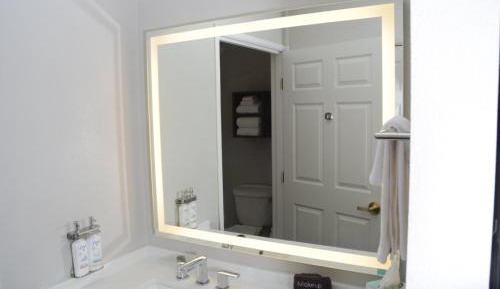 One-Bedroom Queen Suite -Non-Smoking